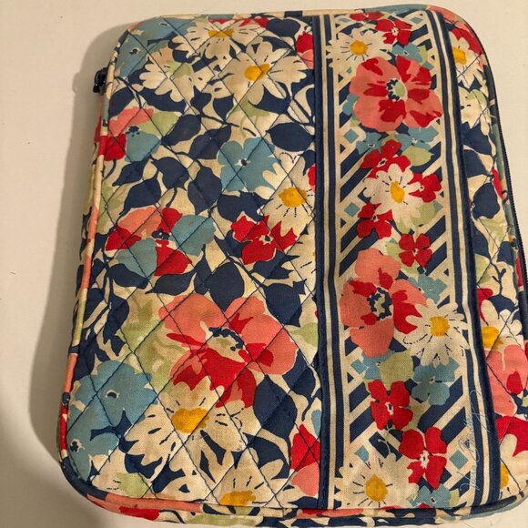 Vera Bradley Kindle Sleeve in "Summer Cottage" print - Picture 1 of 3